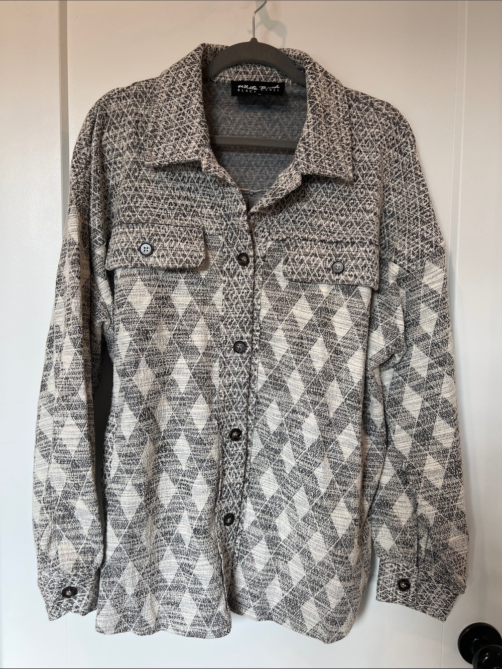 White Birch Black Label M Gray Geometric Button-Front Women's Shacket